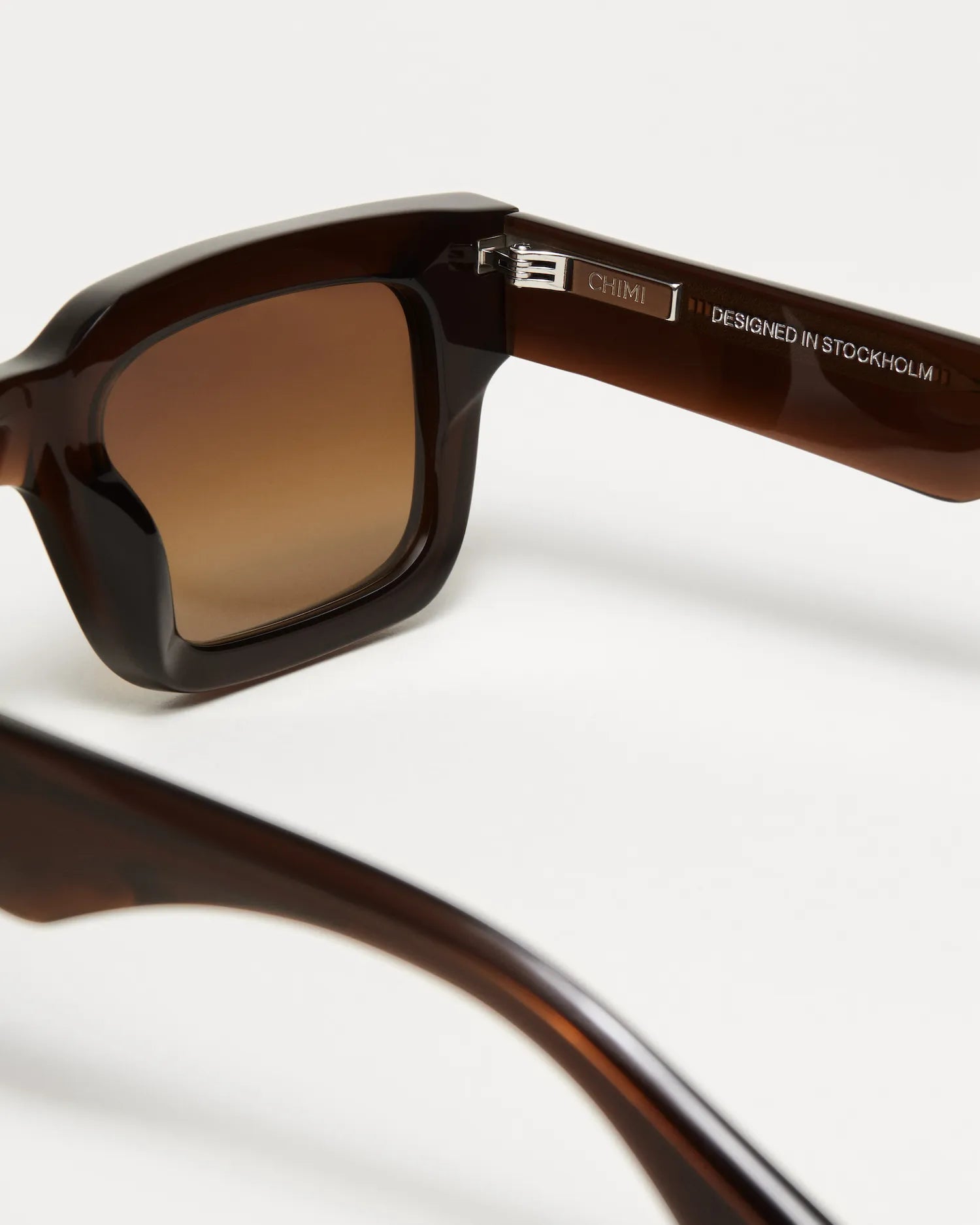 05 Core Brown Sunglasses featuring a stylish brown frame and anti-scratch lenses, designed in Sweden.