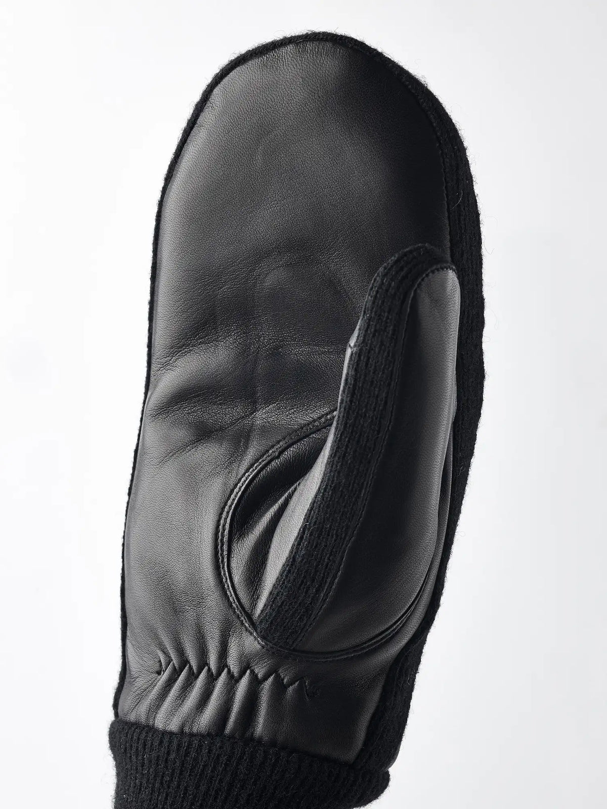 Jeanne Mitt Black Gloves by Hestra, featuring supple hairsheep nappa leather and high-quality wool for warmth.