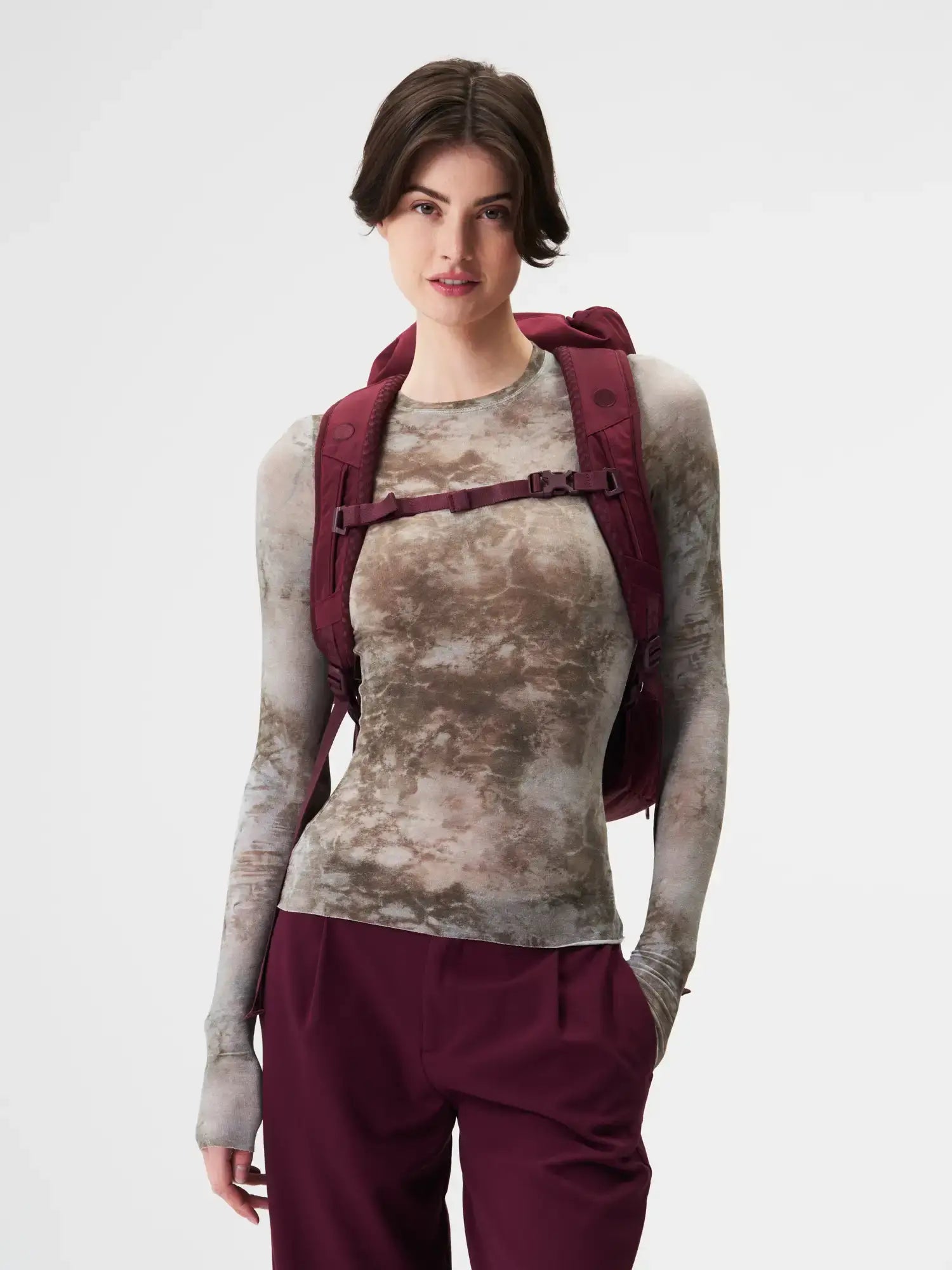 Blok Medium Glazed Red Backpack worn by model, showcasing adjustable straps and a stylish design.