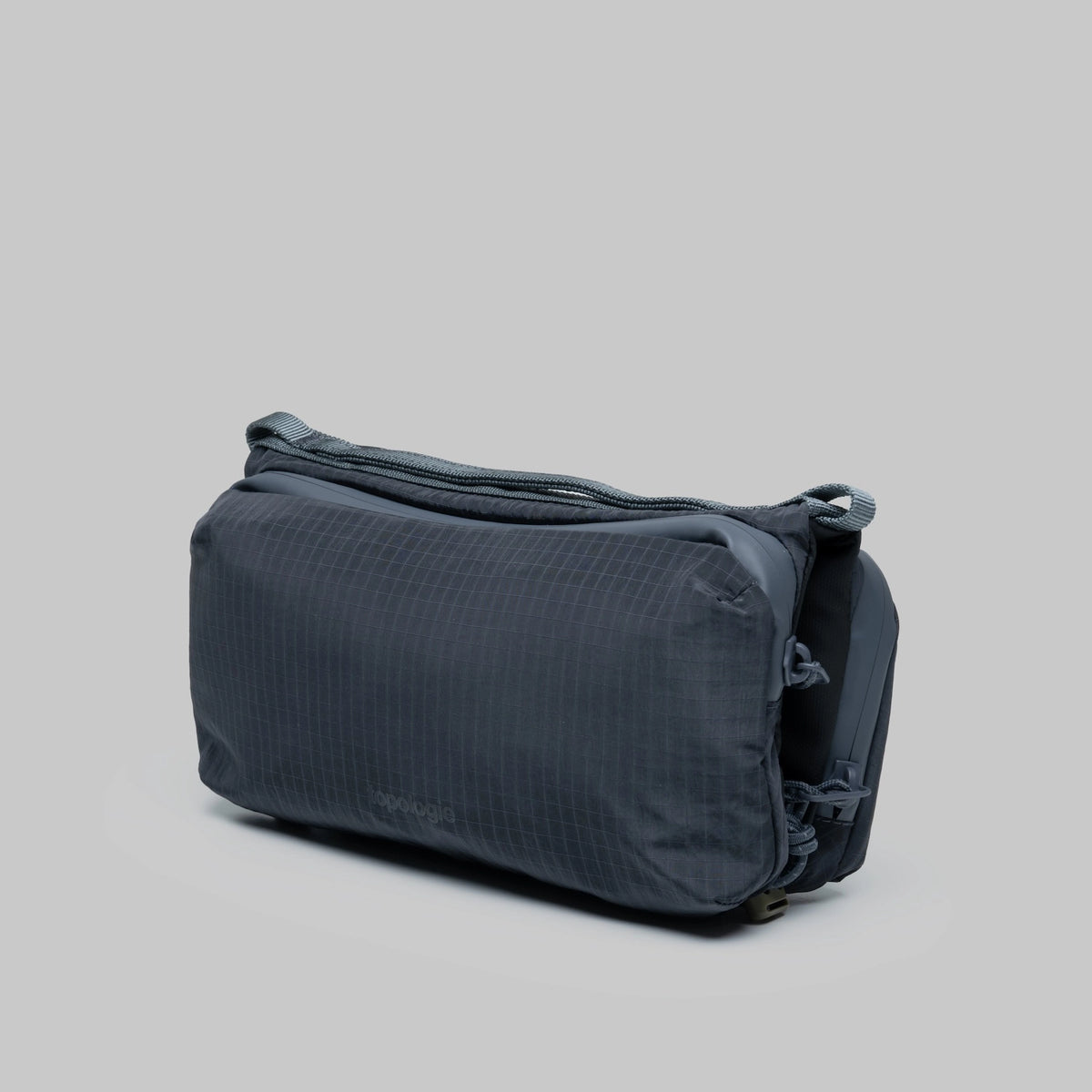 Bottle Sacoche Medium Burnt Ash Vintage Ripstop Bag in dark gray color with two compartments and zippers.