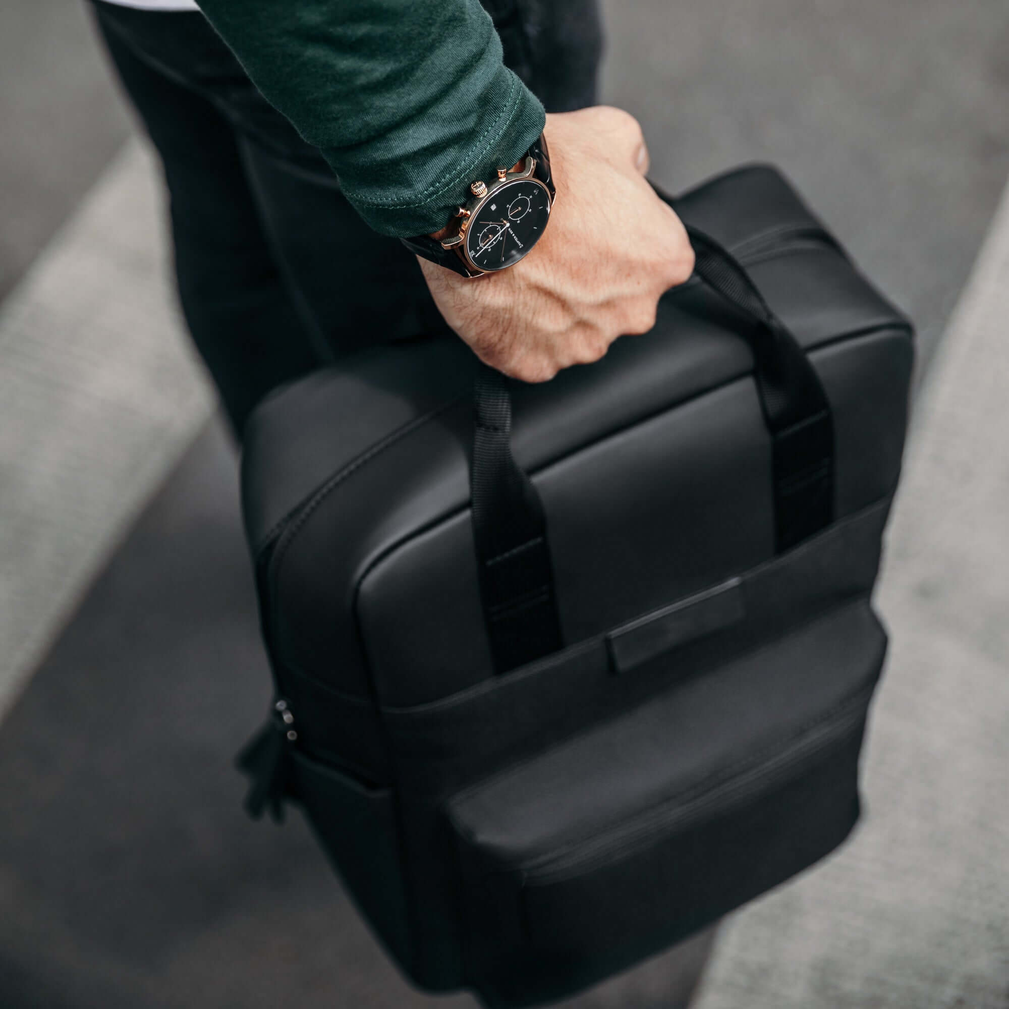 Bergen All Black-model3