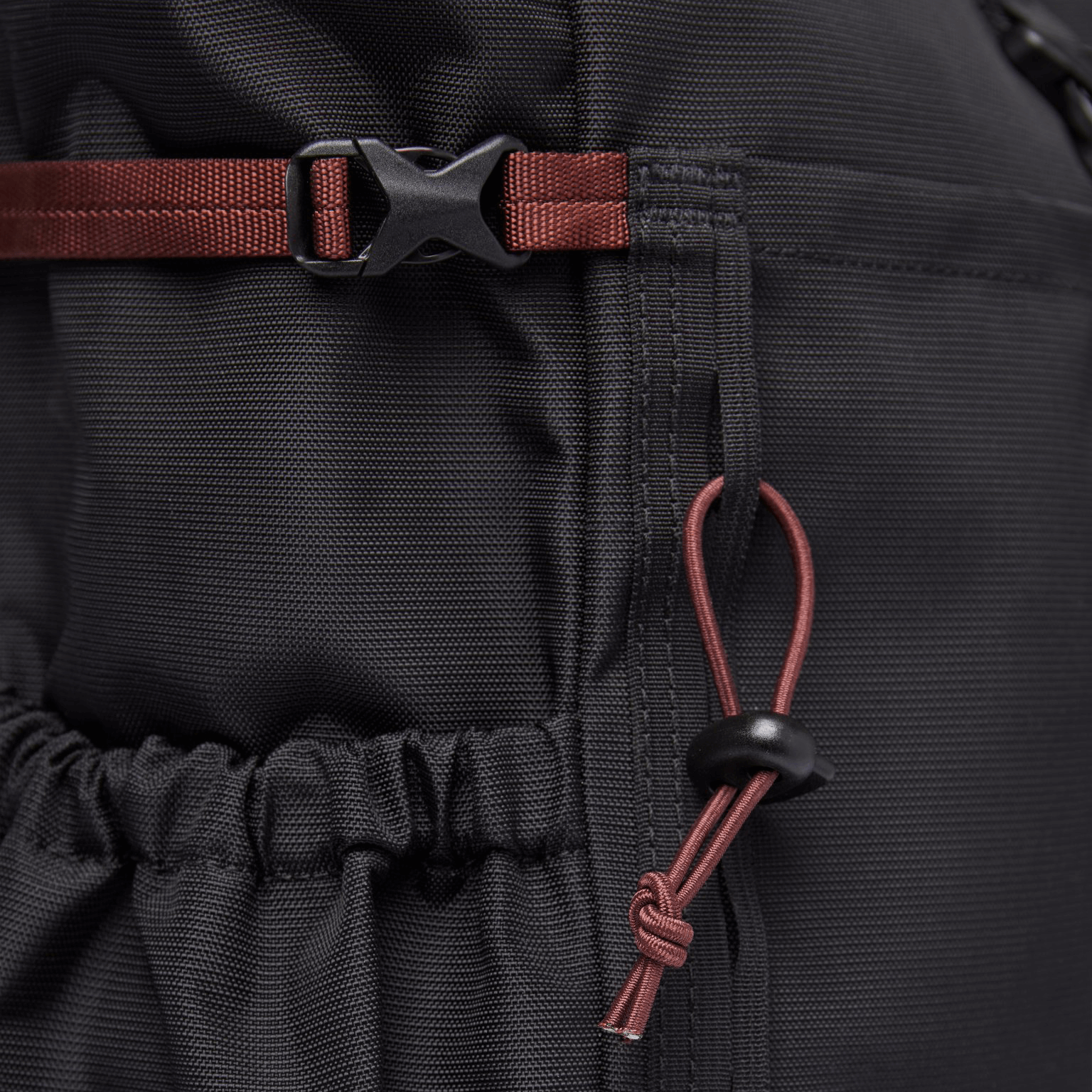 FOREST-HIKE-Black-SQA6003-05