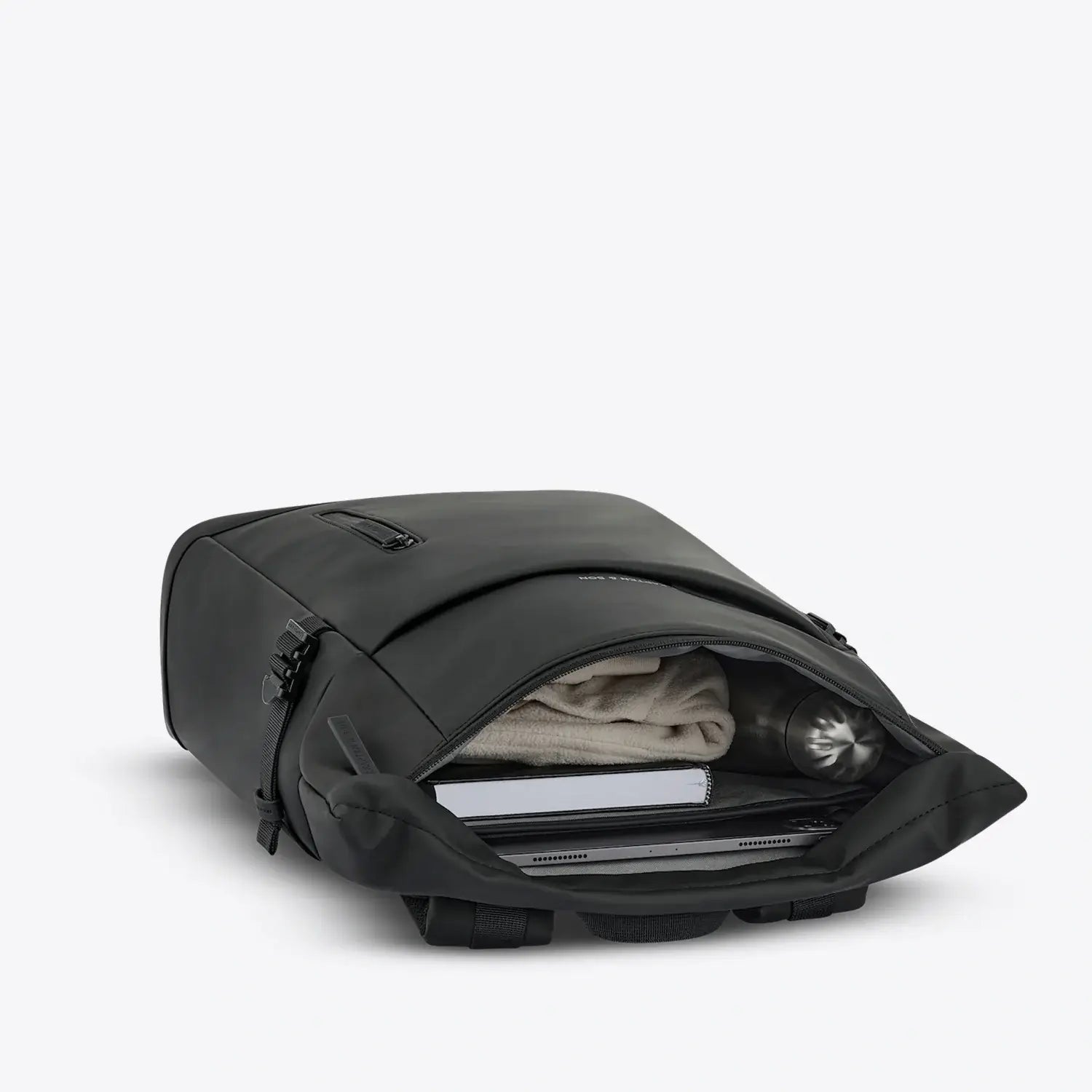 Kapten and Son Helsinki All Black_5