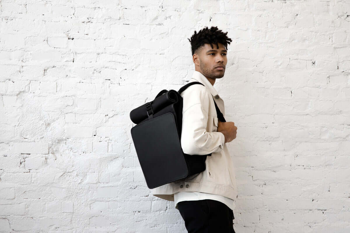 Lund Pro All Black-model2