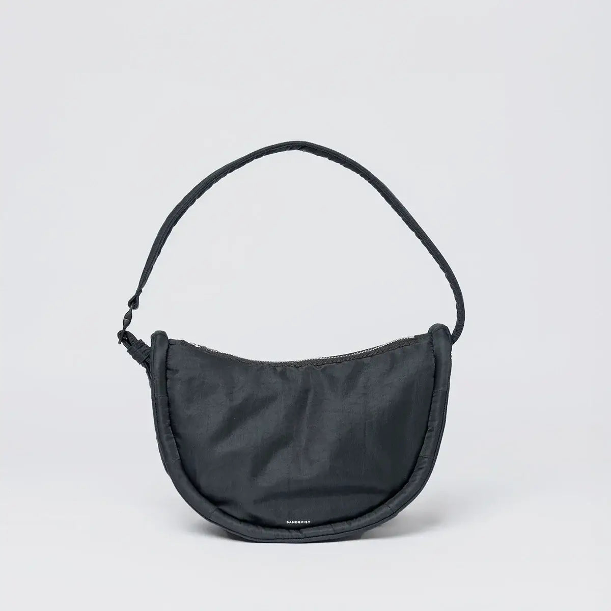 Curve Crossbody Round S Black Shoulder Bag, water-resistant bag, lightweight, recycled nylon, 3 liters capacity.