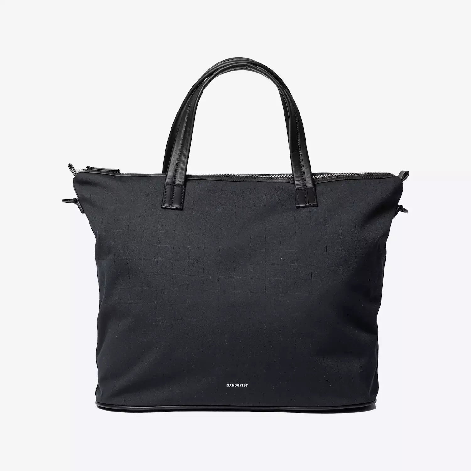 Everyday Weekender Bag Medium Black Shoulder Bag - versatile and stylish for travel.