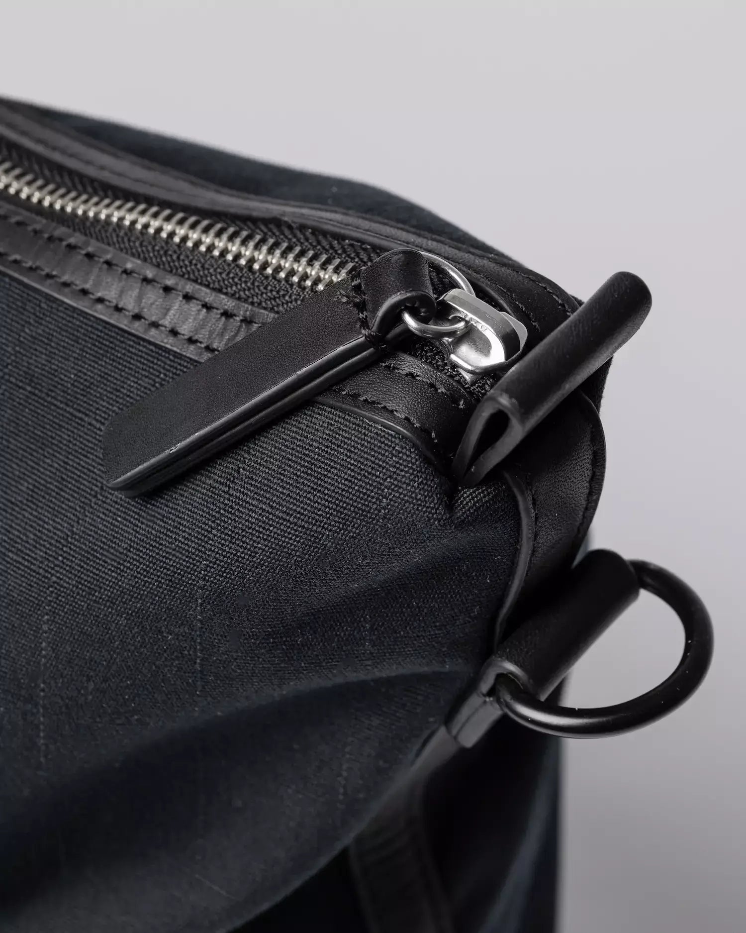 Everyday Weekender Bag Medium Black Shoulder Bag zipper detail showing durable design and quality craftsmanship.