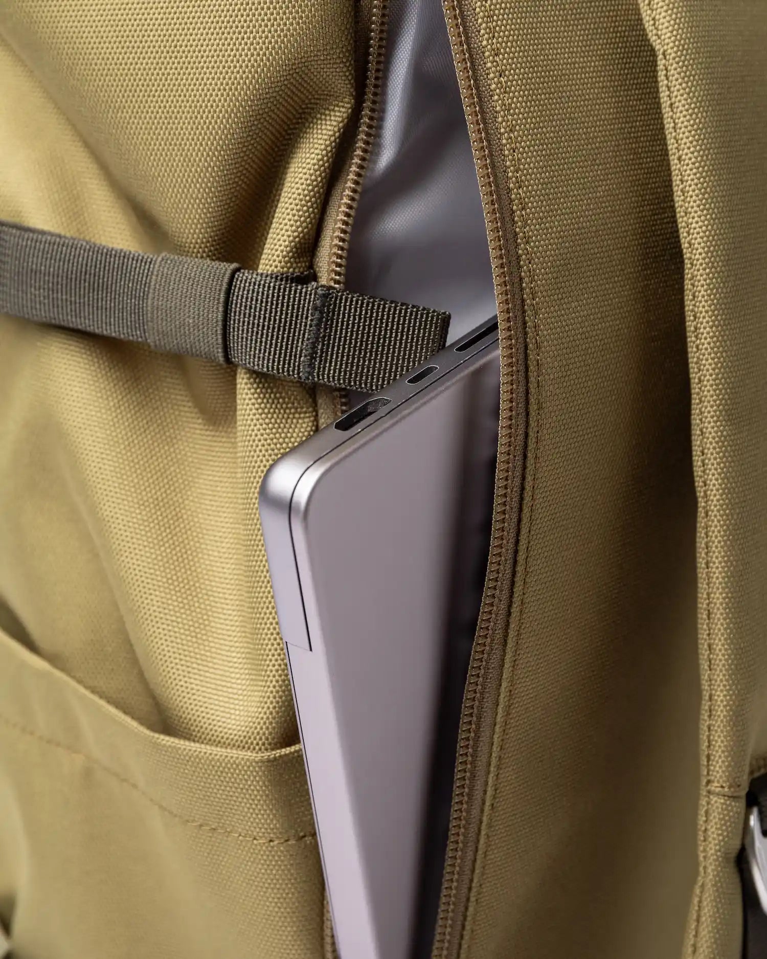 Sandqvist Icon Rolltop Backpack L Olive Drab_4