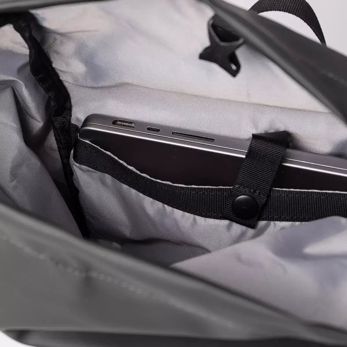 Sandqvist Konrad Multi Black Dark Green_2