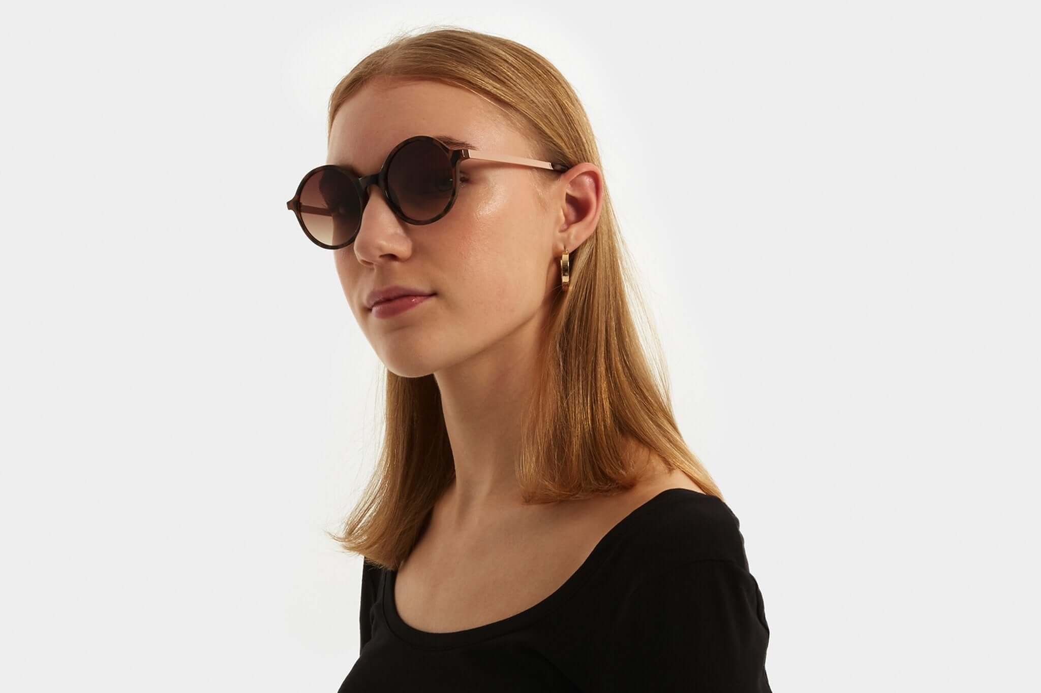 SS20_Faces_0151_KOM-S3259---Madison-Metal-Tortoise-Rose-Gold