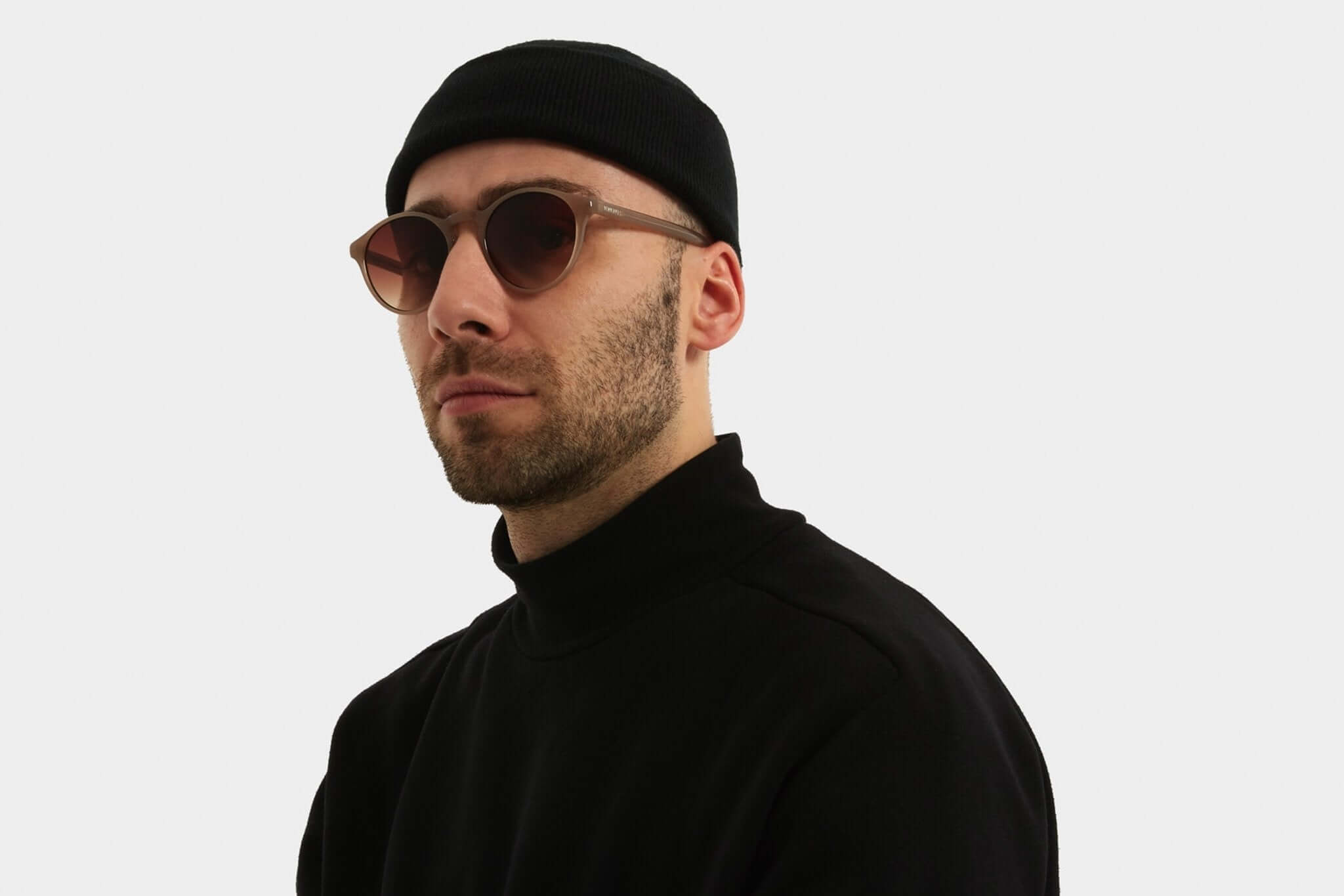 SS20_Faces_0165_KOM-S3204_-_Devon_Sahara_-_2