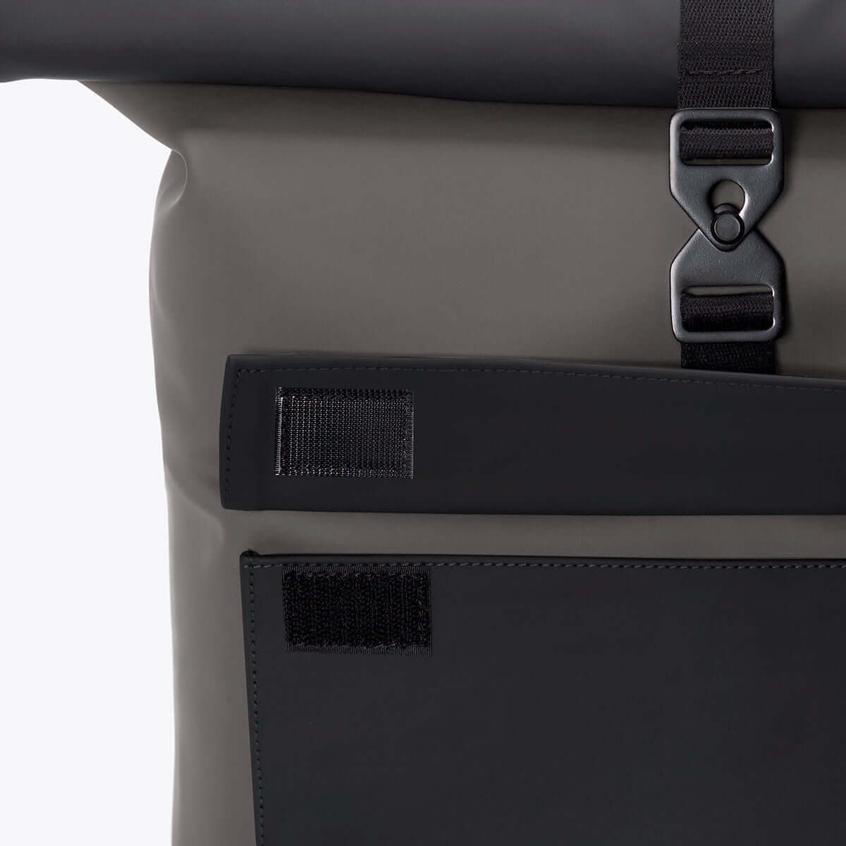 UA_Jasper-Medium-Backpack_Lotus-Series_Black-Dark-Grey_07