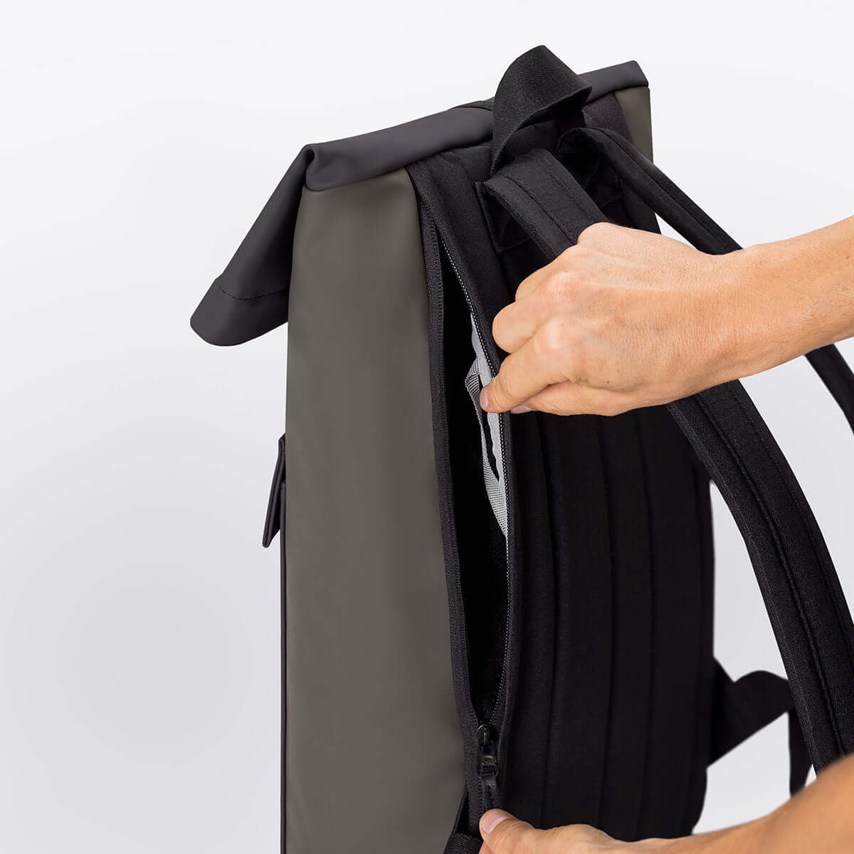 UA_Jasper-Medium-Backpack_Lotus-Series_Black-Dark-Grey_05