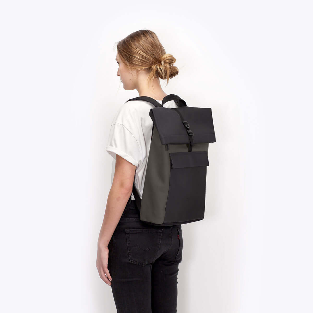 UA_Jasper-Medium-Backpack_Lotus-Series_Black-Dark-Grey_14