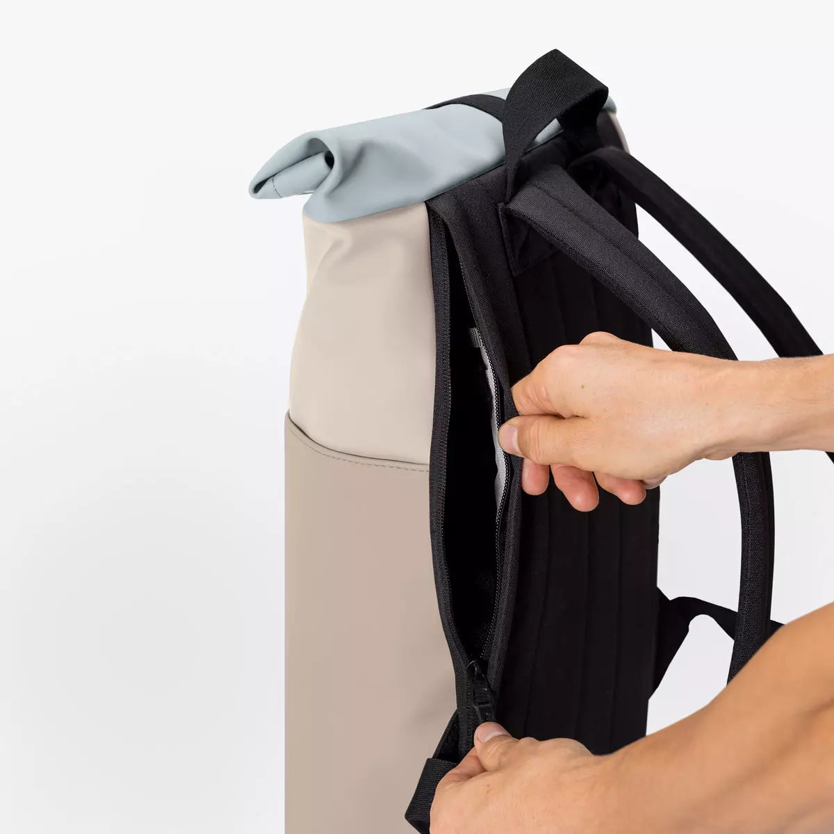 Ucon Acrobatics Hajo Mini Infinity Light Sand Sand_05