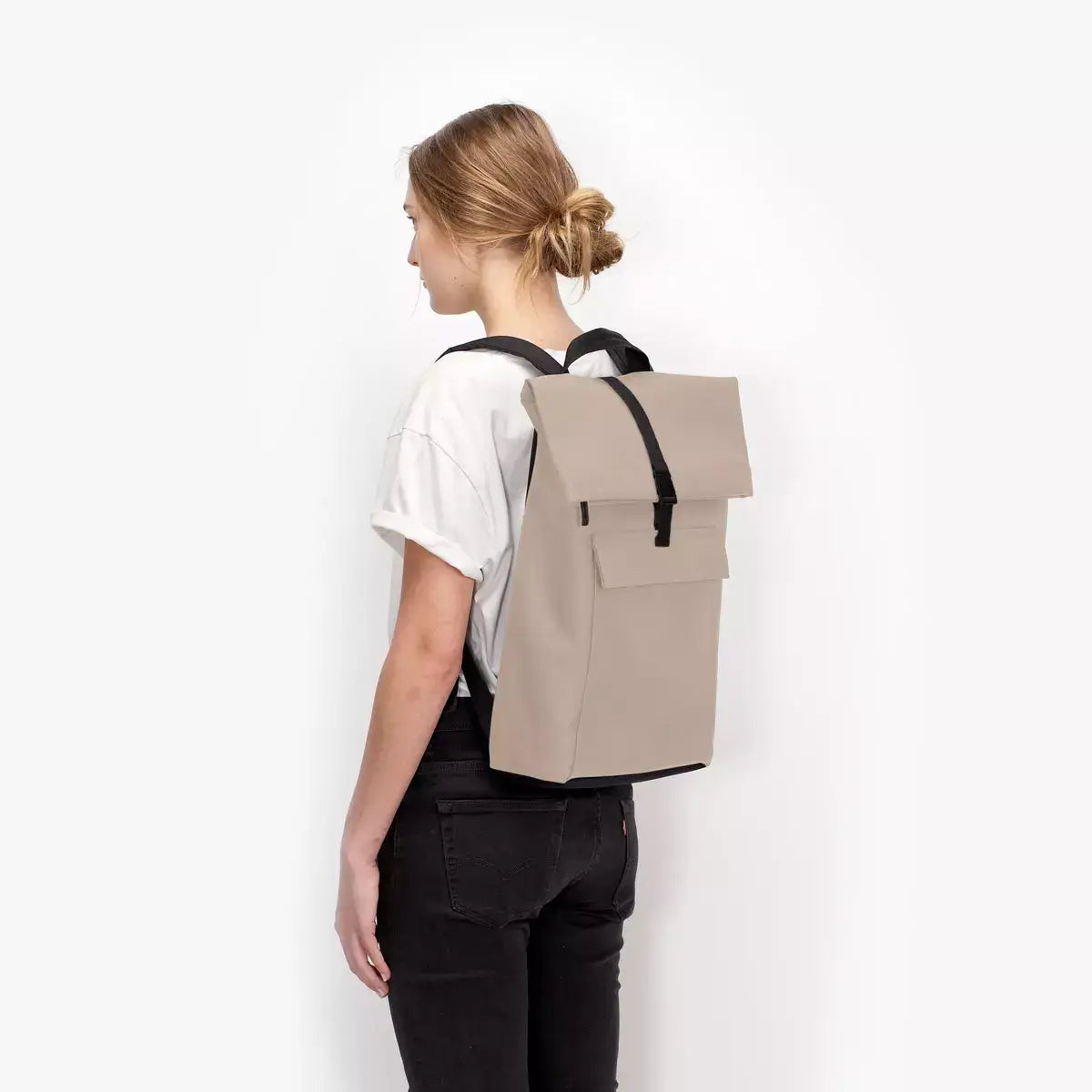 Jannik Medium Lotus Infinity Sand Backpack worn by model, showcasing its stylish design and practical features.