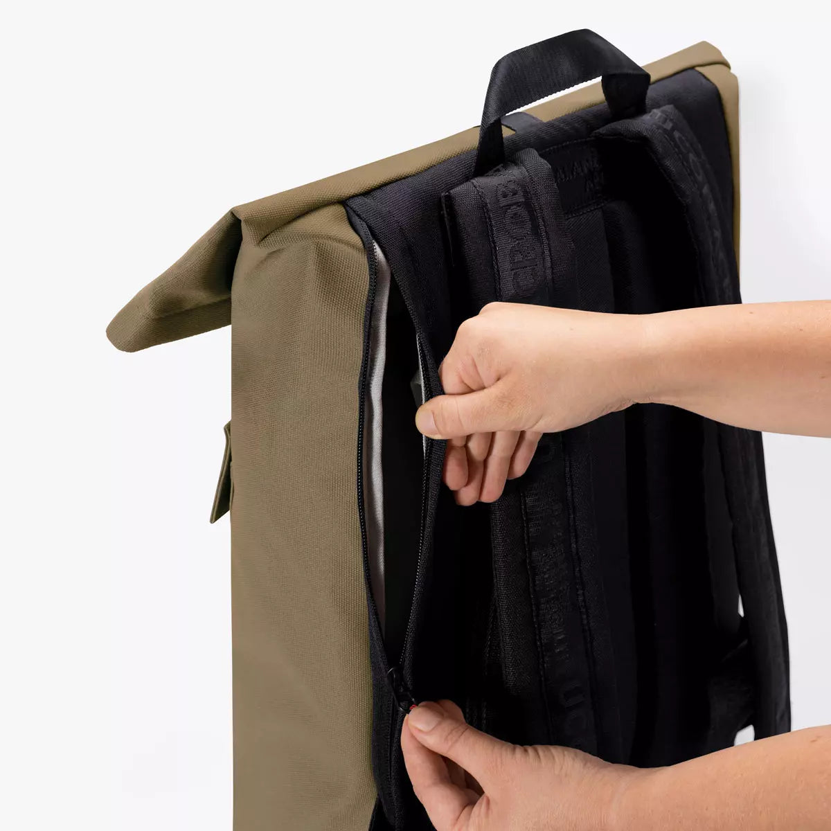 Ucon Acrobatics Jannik Medium Phantom Olive Reflective_5