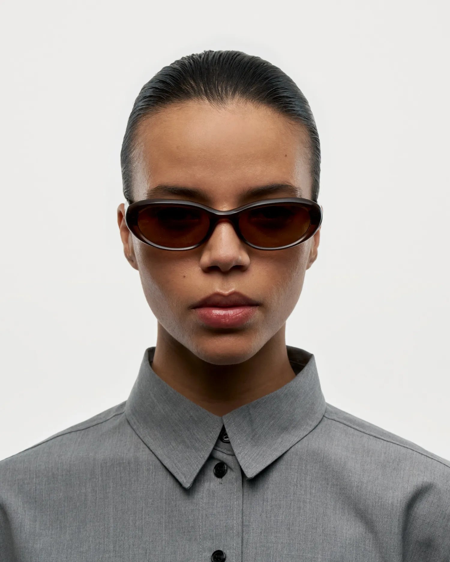 09 Core Brown Sunglasses worn by a model, featuring a sleek design with brown lenses and stylish frame.