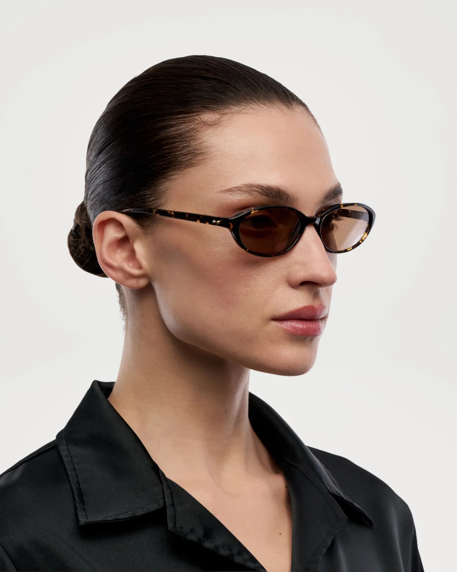 Ellipse Feral Tortoise Sunglasses worn by a model with a sleek hairstyle, showcasing stylish design and UV protection.