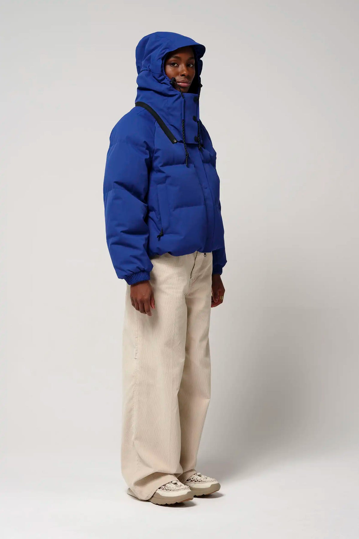 Model wearing Talon Sodalite Blue Coat showcasing its waterproof, breathable, and windproof features.