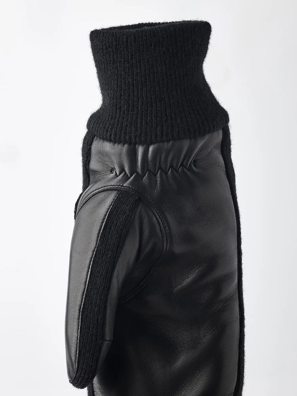 Jeanne Mitt Black Gloves by Hestra, featuring supple hairsheep nappa leather and warm wool cuffs, perfect for chilly weather.