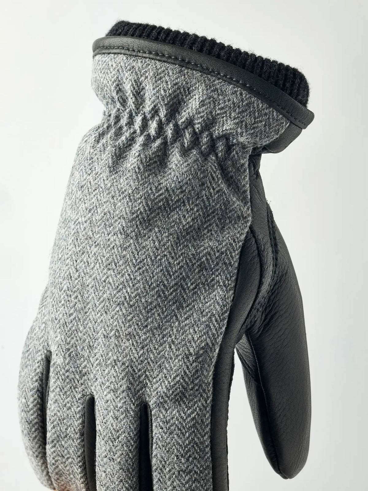 Wilhelm Grey Gloves by Hestra, men's winter gloves made of elk leather and herringbone wool fabric, warm and stylish.