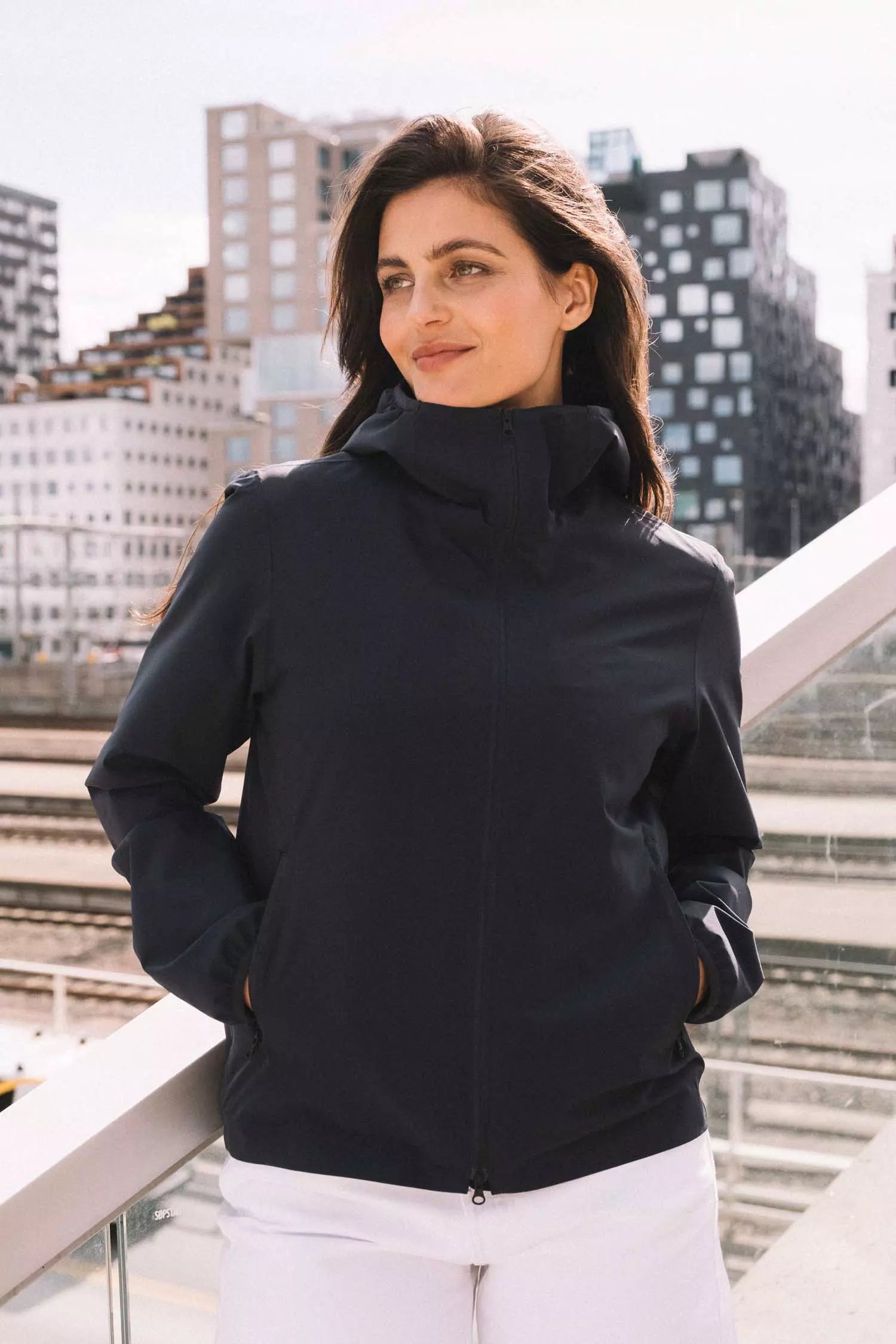 Woman wearing the Veil II Midnight Jacket, a lightweight, windproof and waterproof jacket for spring and autumn.