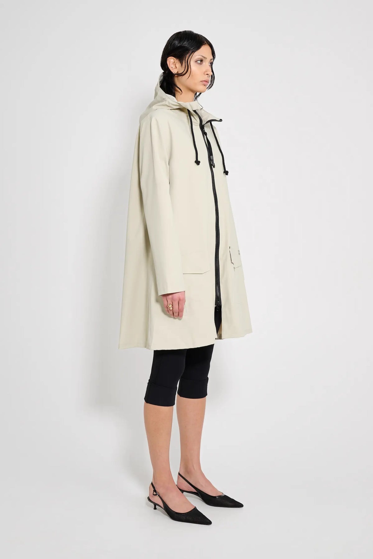 Mosebacke Patch Pelican Raincoat showcased on a model, featuring an A-line silhouette and adjustable hood.