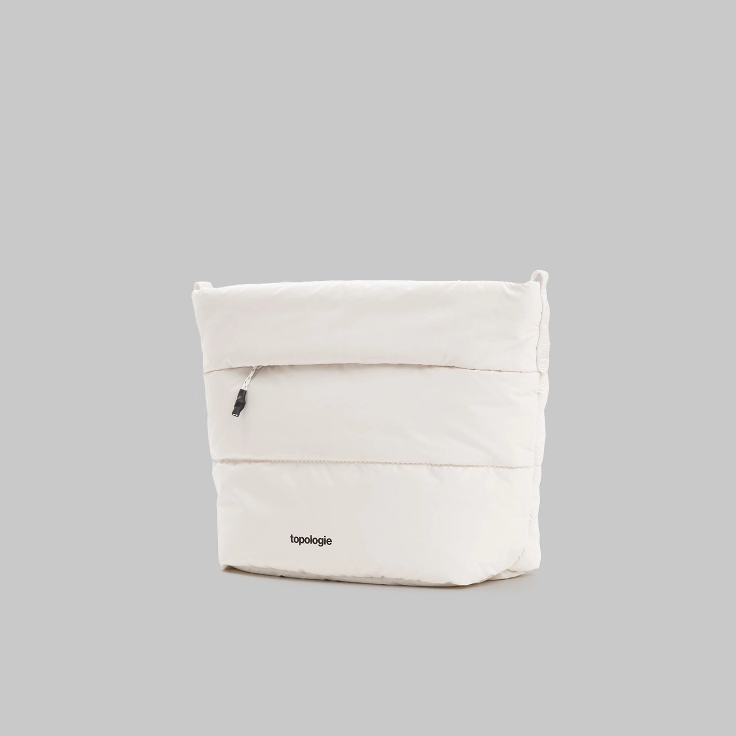 Besace Ecru Matt Coated Bag lightweight sling bag with zipper closure and recycled nylon, dimensions 20x29x21 cm.