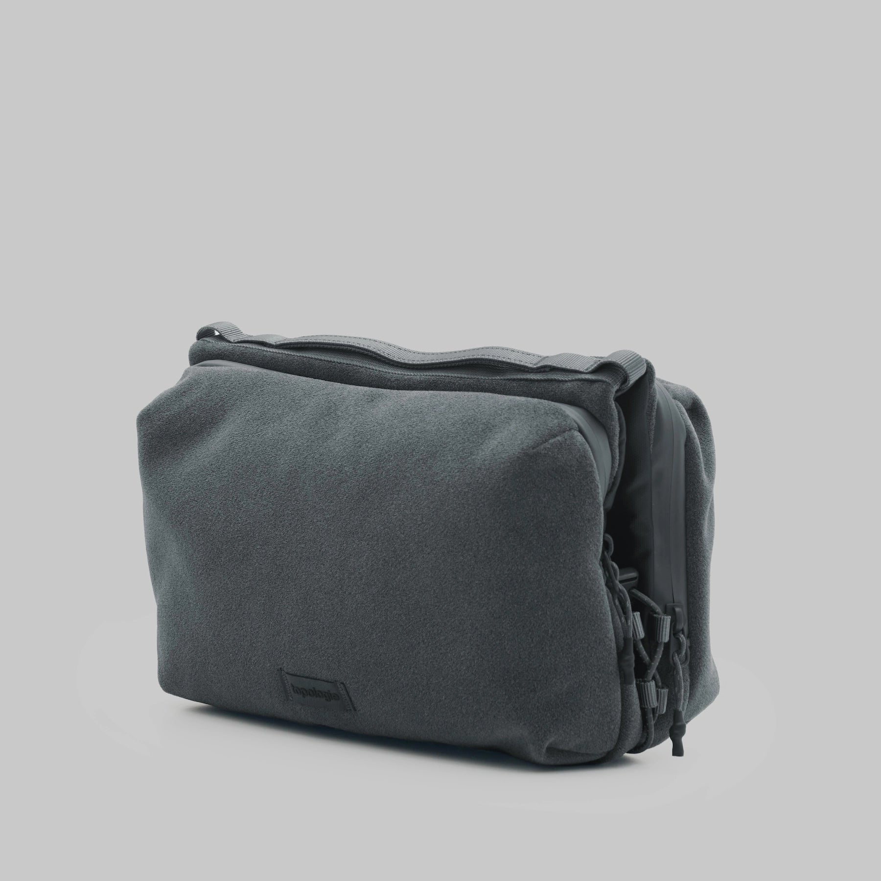 Bottle Sacoche Large Burnt Ash Papery Bag in water repellent fabric with multiple compartments and pockets.