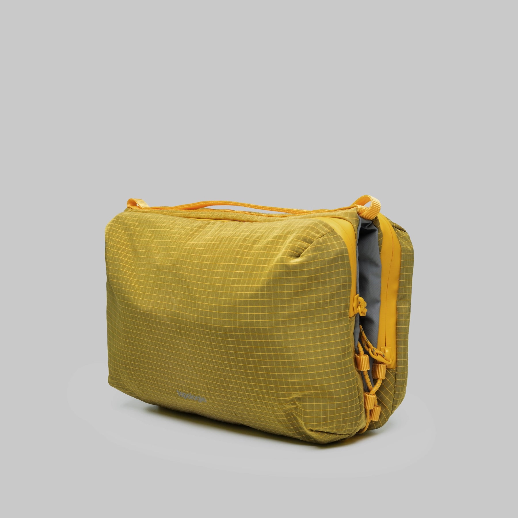 Bottle Sacoche Large Mustard Vintage Ripstop Bag showcasing water repellent features and zipped compartments.