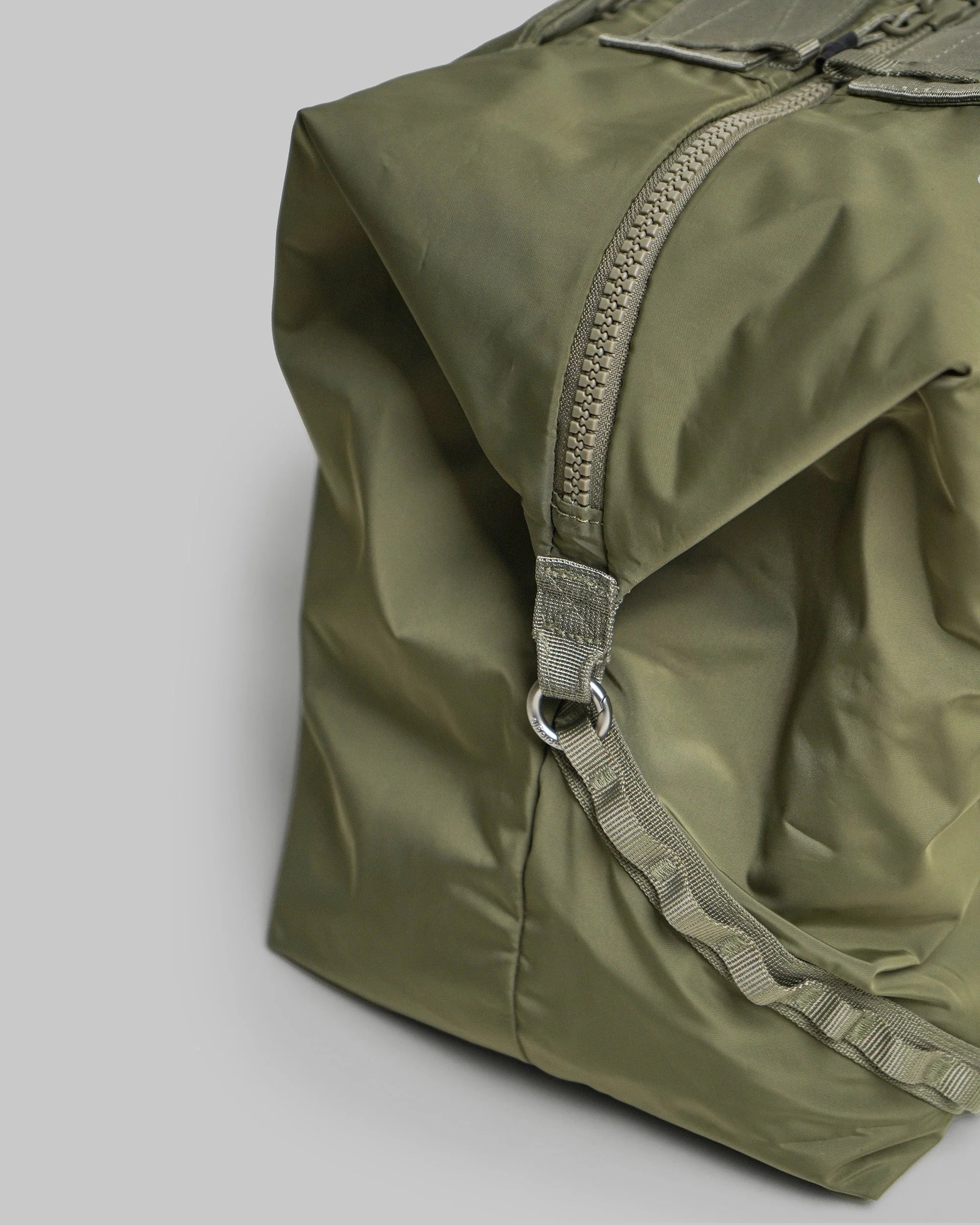 Explorer Tote Weekender Moss Tech Sateen Shoulder Bag corner zipper detail