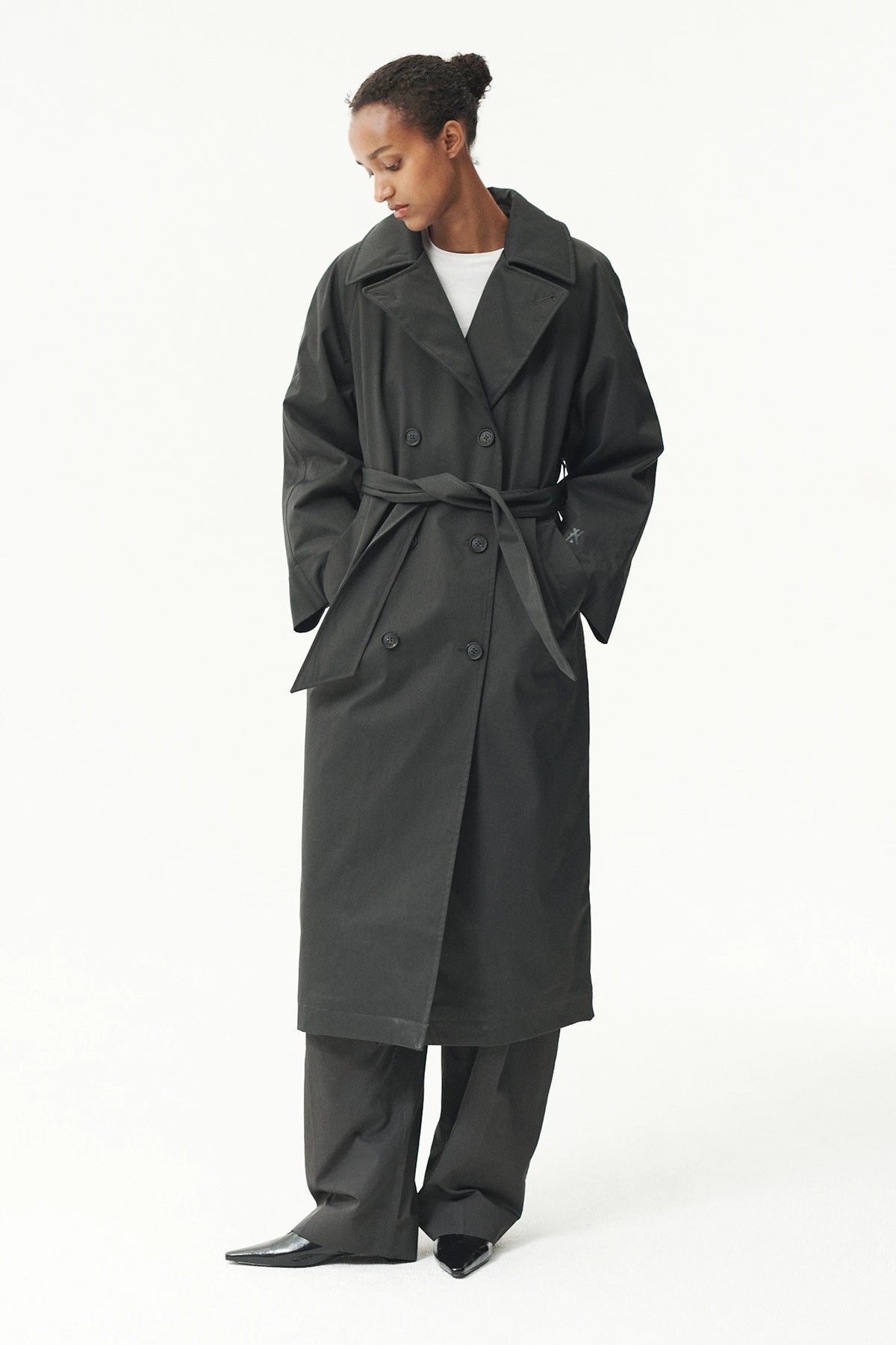 Roomy Trench Nin Spin Washed Black AW26 Jas