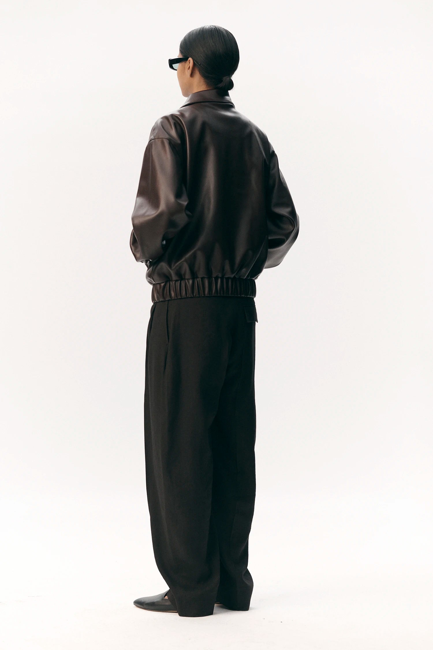 Short Tracker WM Dark Chocolate Jacket displayed on a model from the back featuring a roomy fit and elastic waistband.