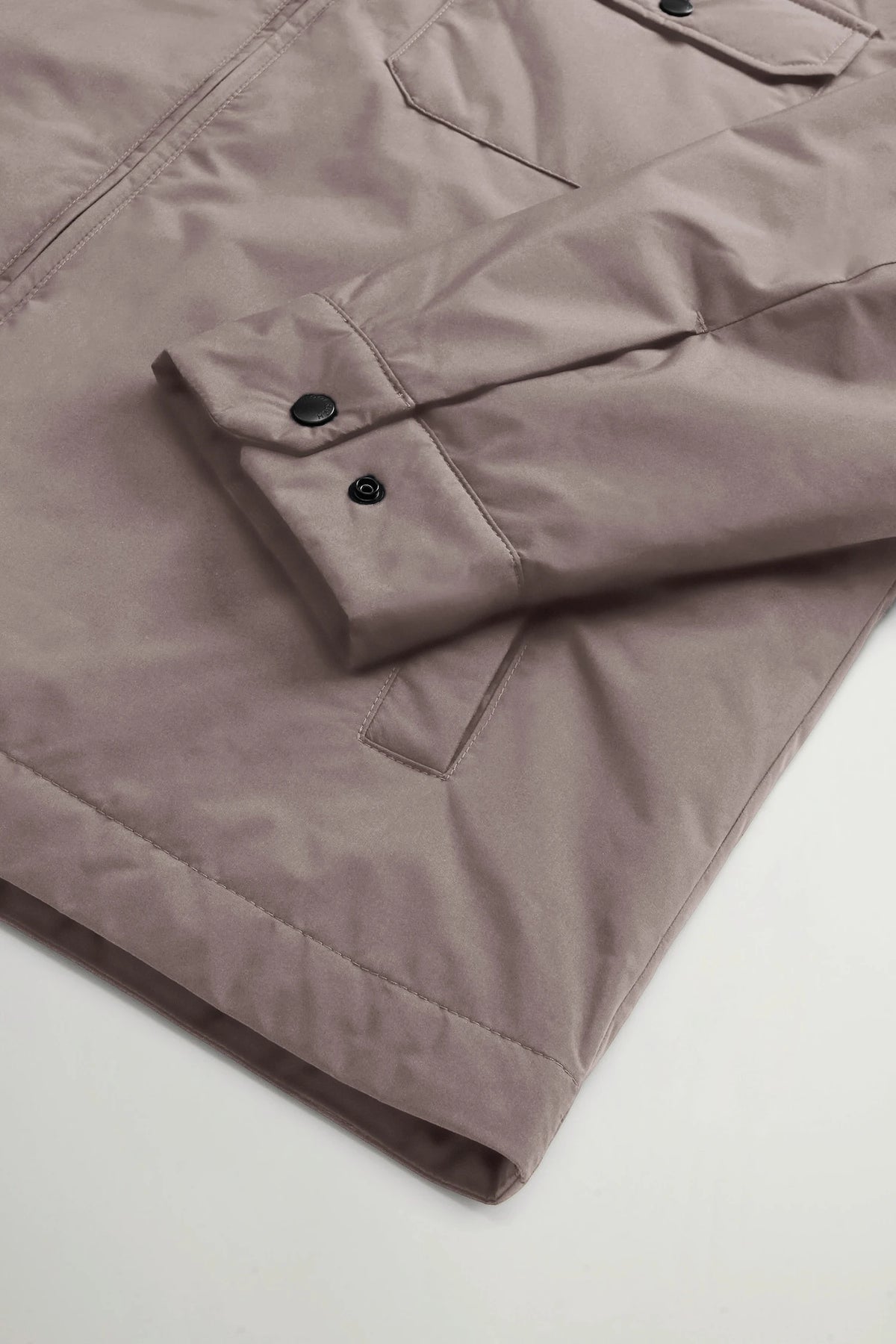 Cloud Overshirt Falcon by Woolrich, featuring a close-up of the sleeve with snap button details.