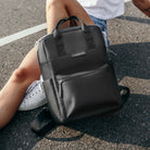 Bergen All Black-model2