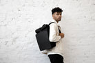 Lund Pro All Black-model2
