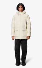 Rains Alta Long Puffer Cargo Jacket Dune Grain_2
