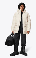 Rains Alta Long Puffer Cargo Jacket Dune Grain_4