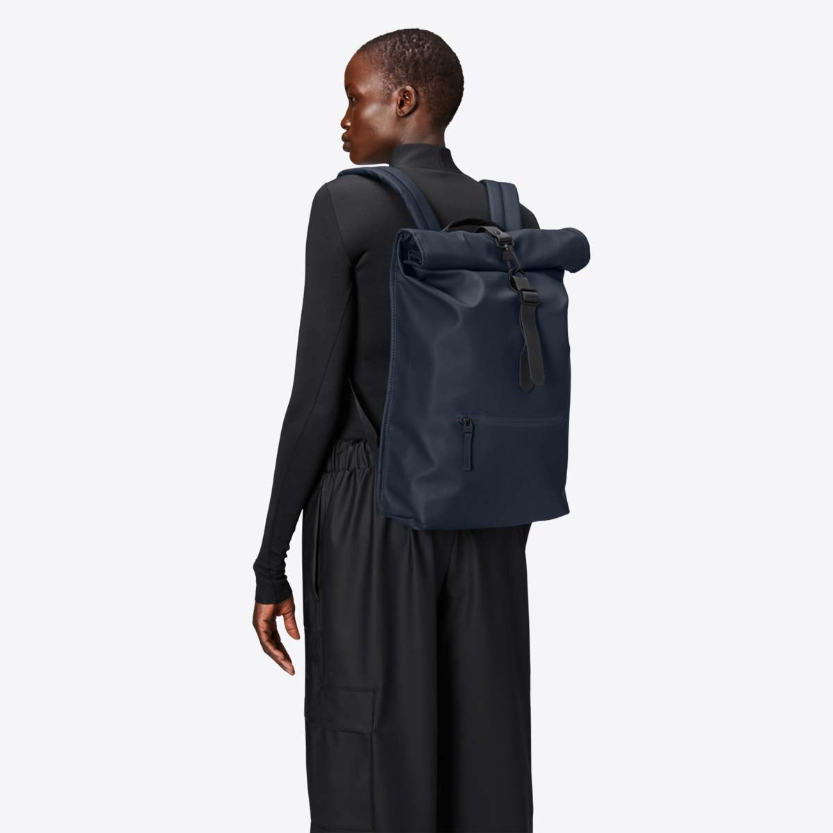 Rains Rolltop Rucksack Navy_3