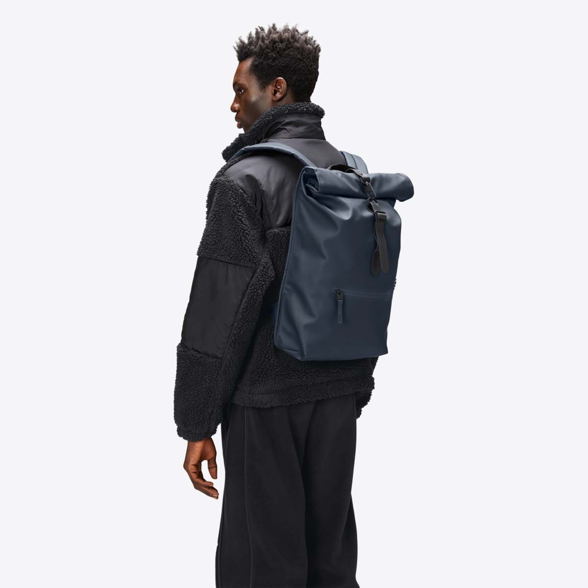 Rains Rolltop Rucksack Navy_4