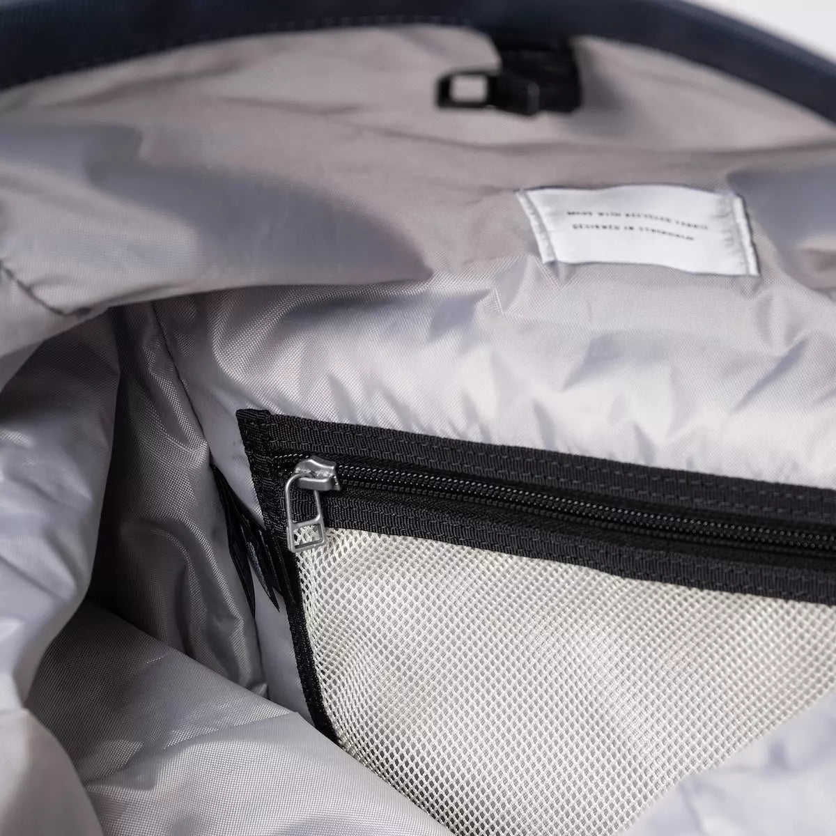 Sandqvist Bernt Multi Black Navy_4