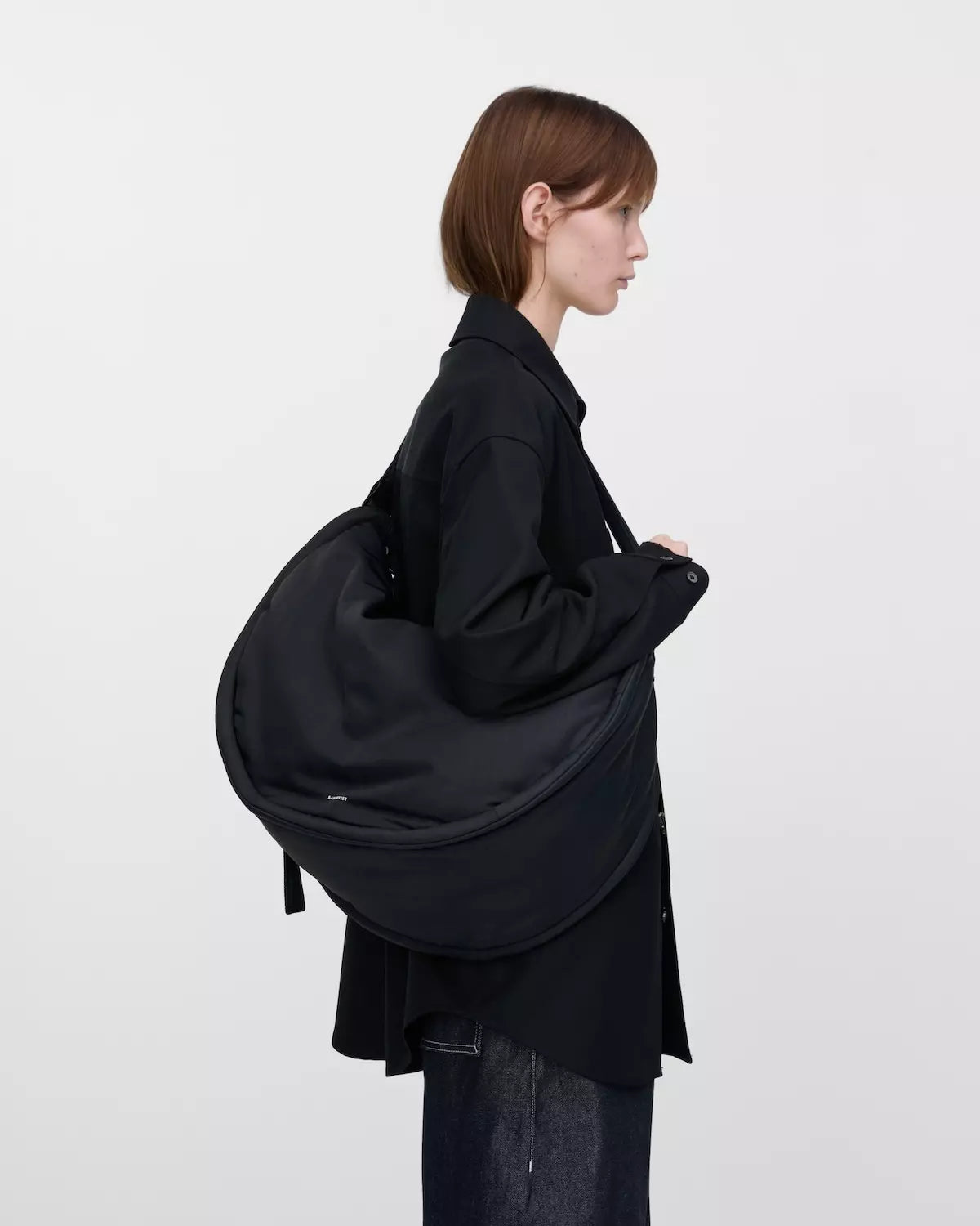 Sandqvist Curve Crossbody Round L Black_10