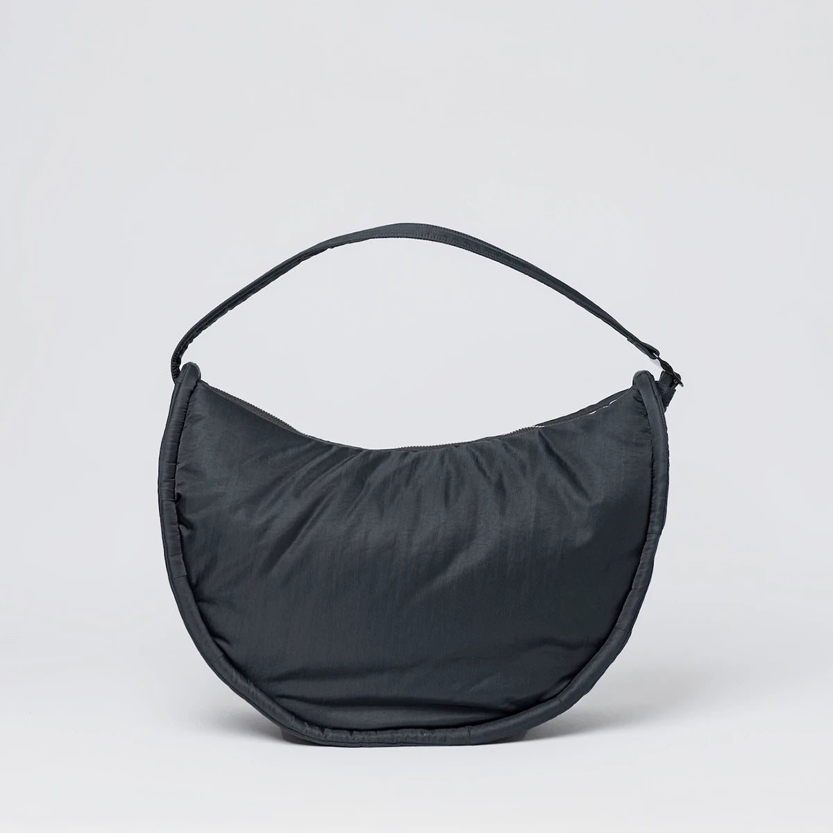Sandqvist Curve Crossbody Round L Black_2