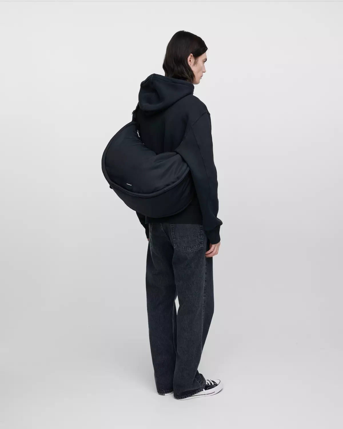 Sandqvist Curve Crossbody Round L Black_3 2