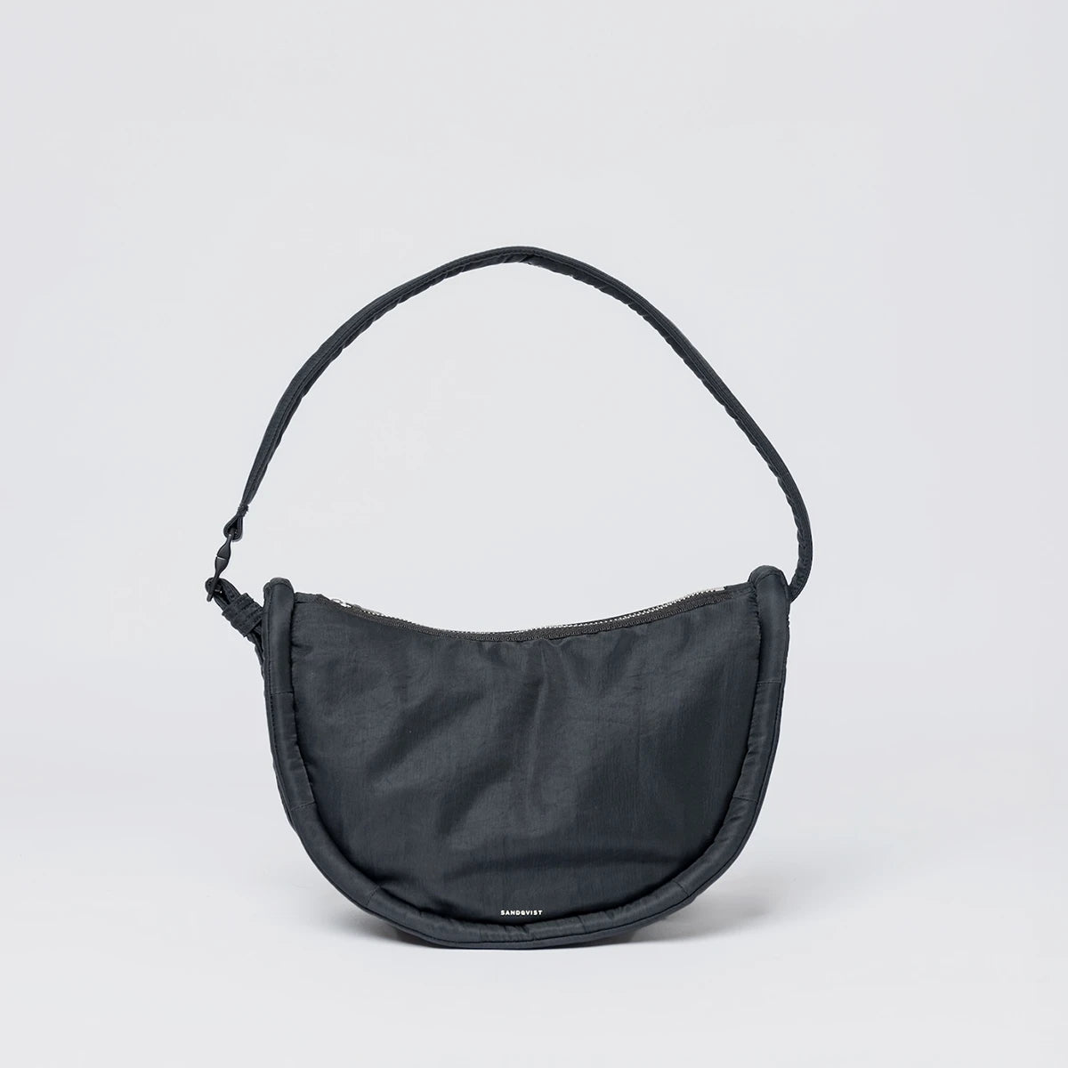 Sandqvist Curve Crossbody Round S Black_111