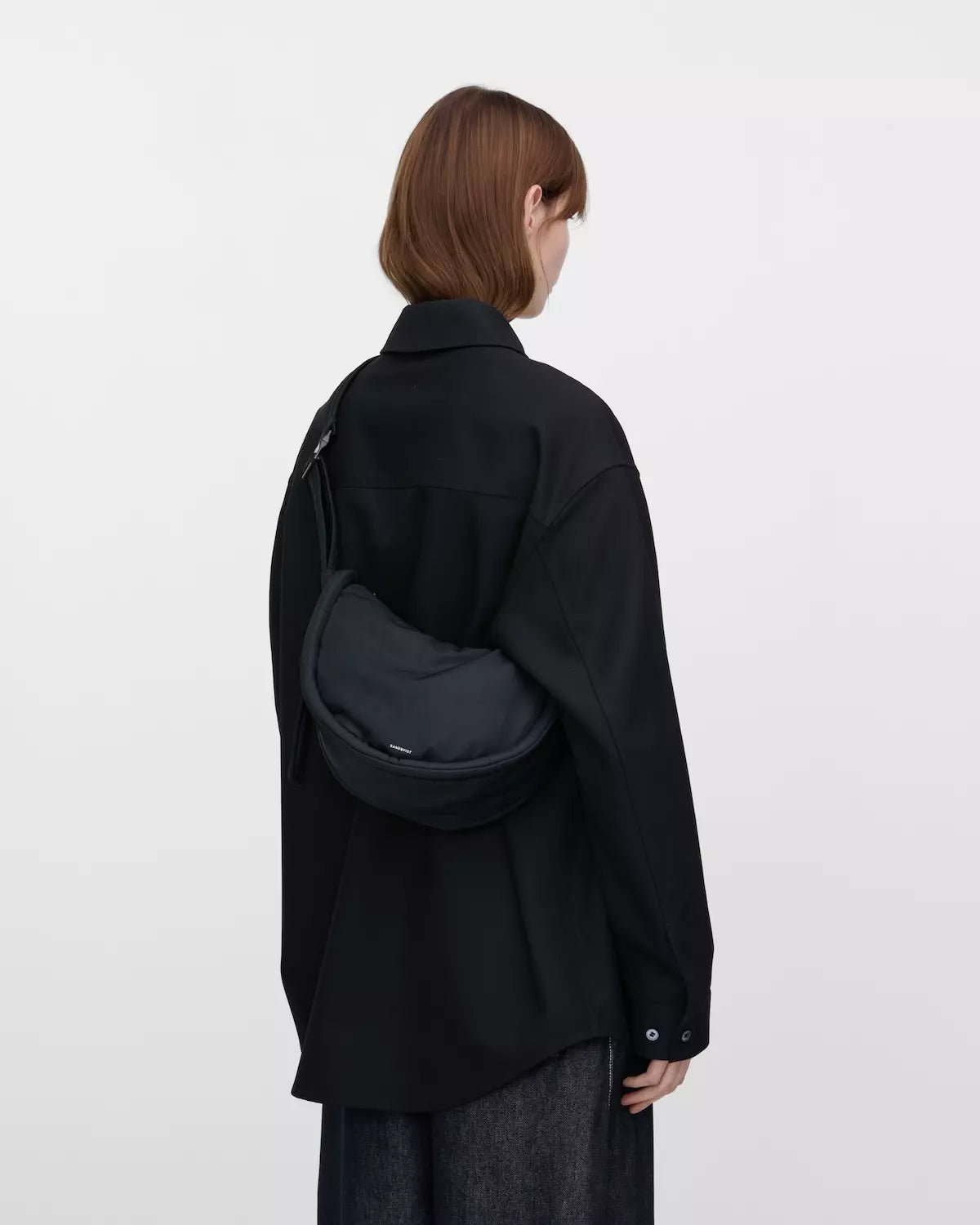 Sandqvist Curve Crossbody Round S Black_12
