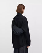 Sandqvist Curve Crossbody Round S Black_12