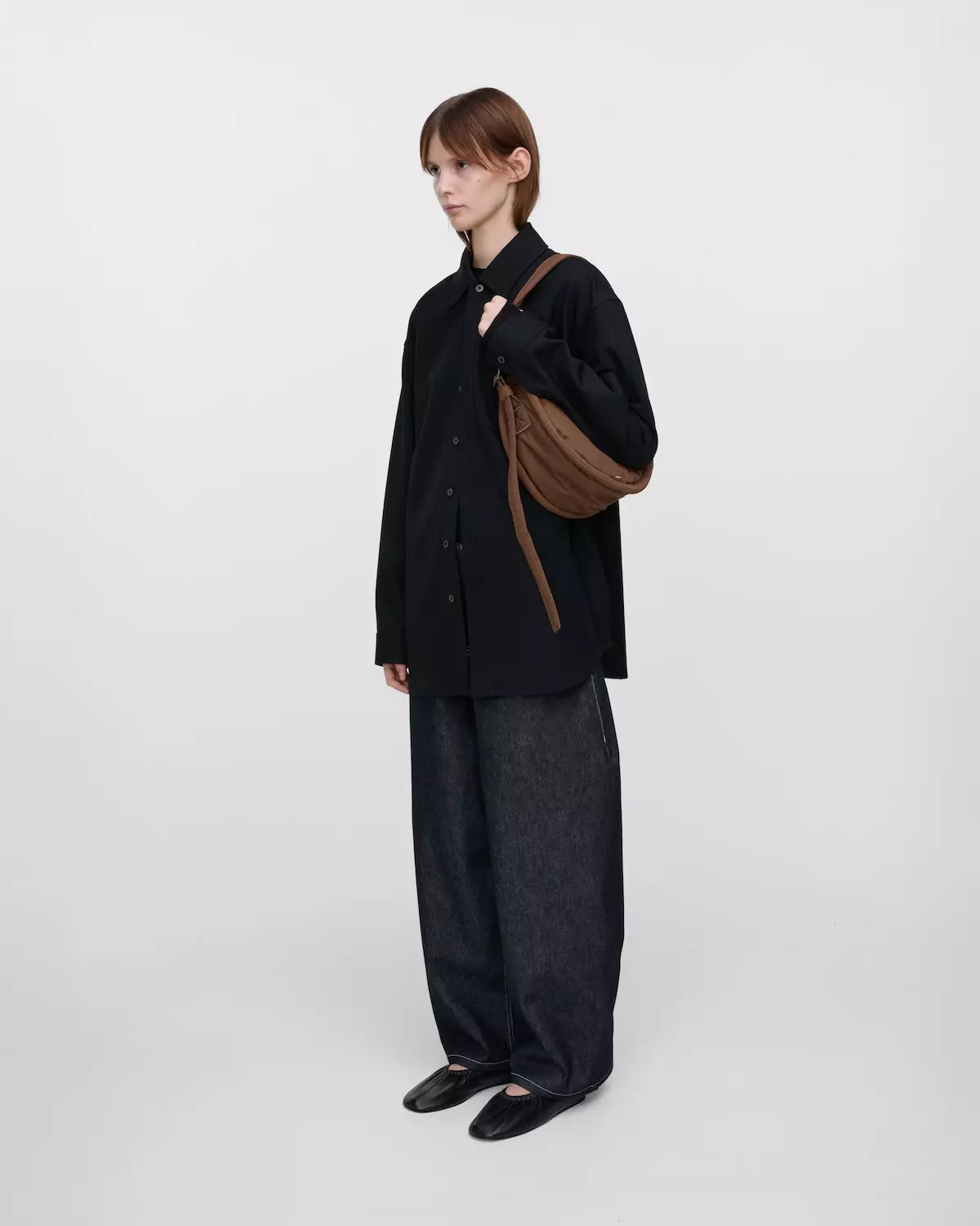 Sandqvist Curve Crossbody Round S Dark Taupe_8