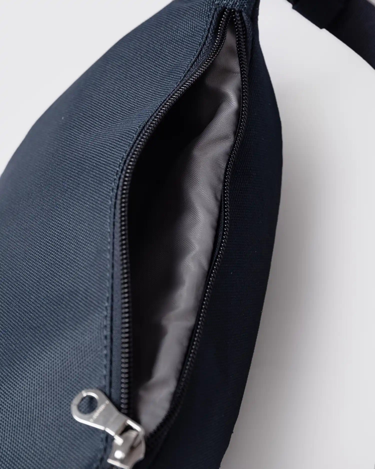 Sandqvist Ground Crossbody Bag Navy_3